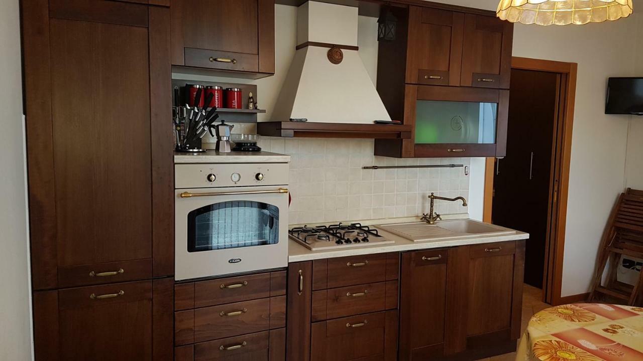 סירמיונה Villa Villacolle מראה חיצוני תמונה