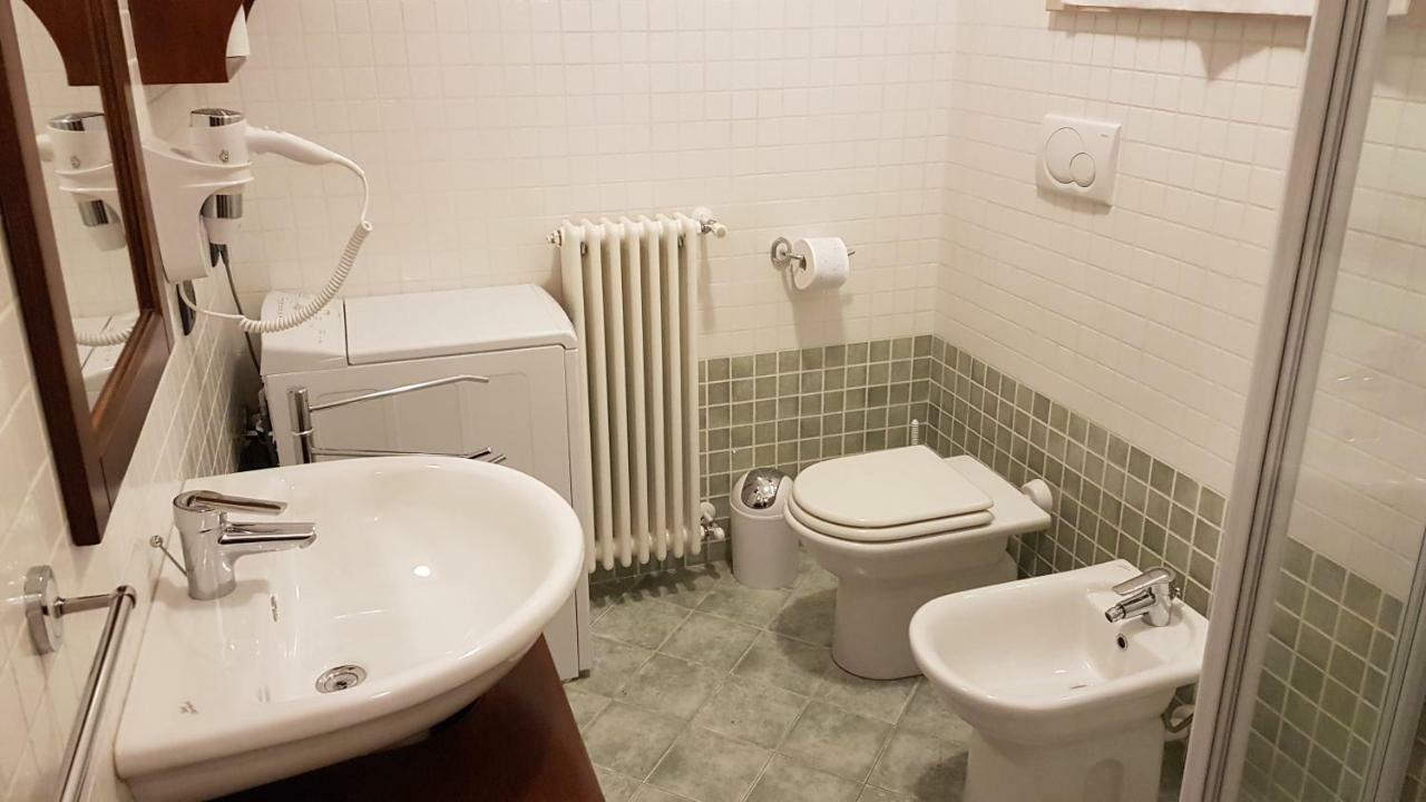 סירמיונה Villa Villacolle מראה חיצוני תמונה