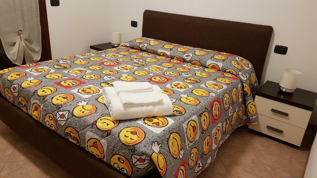 סירמיונה Villa Villacolle מראה חיצוני תמונה