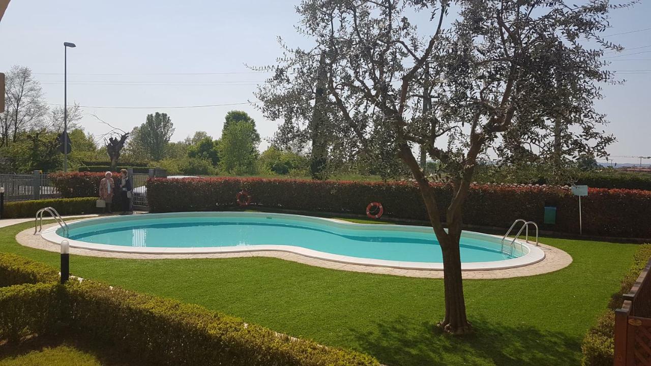 סירמיונה Villa Villacolle מראה חיצוני תמונה
