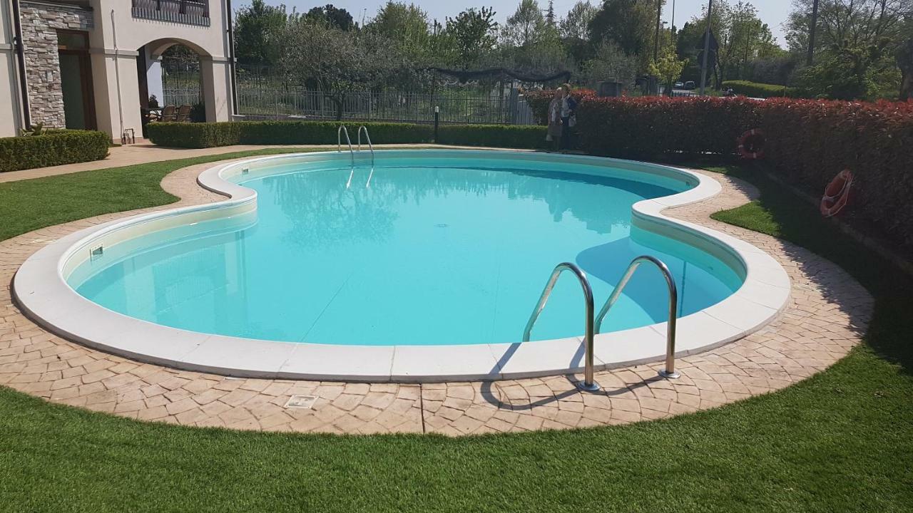 סירמיונה Villa Villacolle מראה חיצוני תמונה