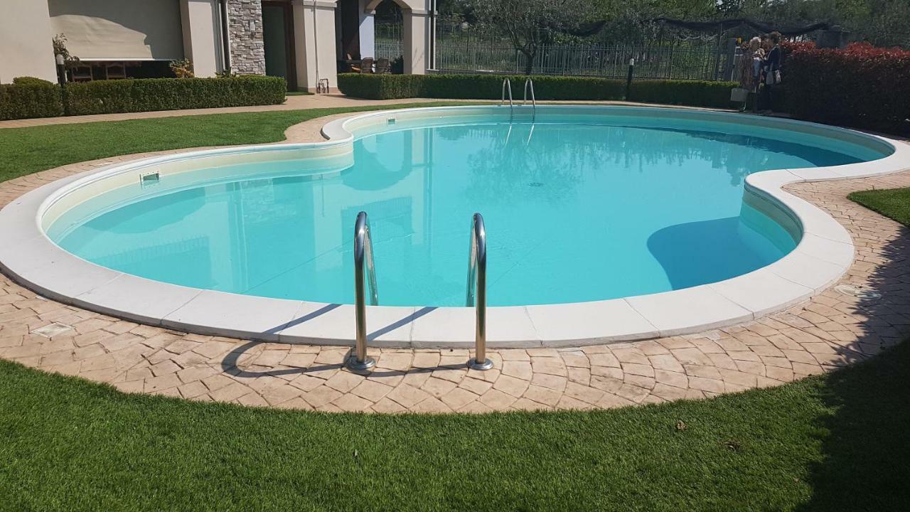 סירמיונה Villa Villacolle מראה חיצוני תמונה